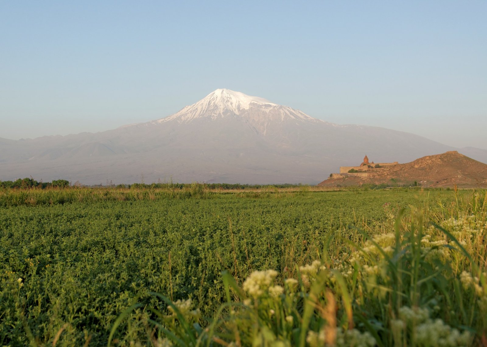Khor Virap e Monte Ararat — Vyacheslav Argenberg, CC BY 4.0